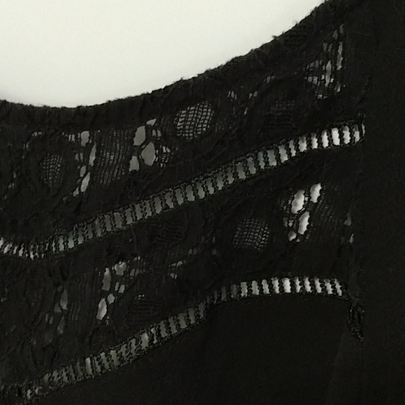 💥5 for $20 💥Black crepe dressy top by Lily White - Picture 4 of 5